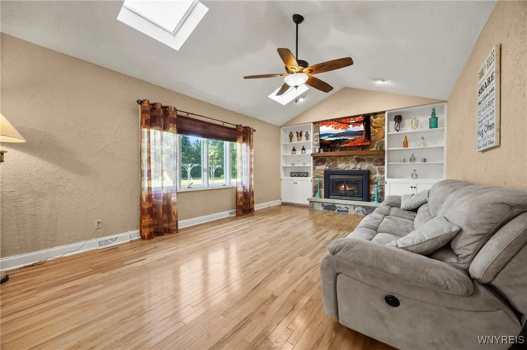 5821 Dunnigan Road, Pendleton, New York 14094, Pendleton, New York 14094, 4 Bedrooms Bedrooms, 12 Rooms Rooms,2 BathroomsBathrooms,Residential,Closed,5821 Dunnigan Road, Pendleton, New York 14094,0,B1637197