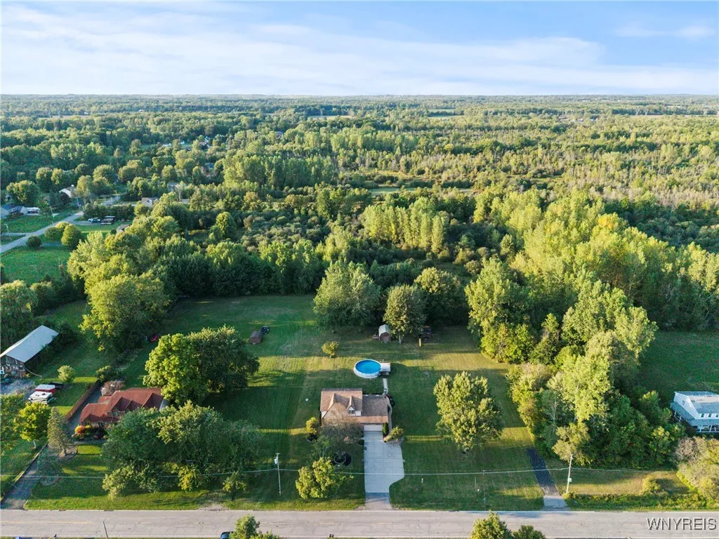 5821 Dunnigan Road, Pendleton, New York 14094, Pendleton, New York 14094, 4 Bedrooms Bedrooms, 12 Rooms Rooms,2 BathroomsBathrooms,Residential,Closed,5821 Dunnigan Road, Pendleton, New York 14094,0,B1637197