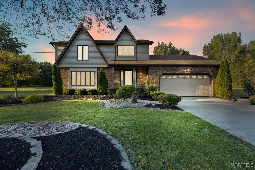 5821 Dunnigan Road, Pendleton, New York 14094, Pendleton, New York 14094, 4 Bedrooms Bedrooms, 12 Rooms Rooms,2 BathroomsBathrooms,Residential,Closed,5821 Dunnigan Road, Pendleton, New York 14094,0,B1637197