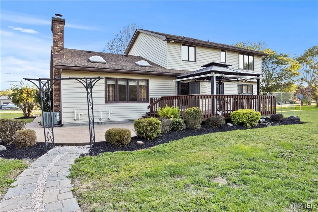 5821 Dunnigan Road, Pendleton, New York 14094, Pendleton, New York 14094, 4 Bedrooms Bedrooms, 12 Rooms Rooms,2 BathroomsBathrooms,Residential,Closed,5821 Dunnigan Road, Pendleton, New York 14094,0,B1637197