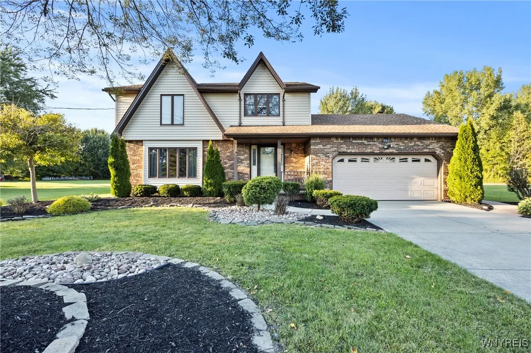 5821 Dunnigan Road, Pendleton, New York 14094, Pendleton, New York 14094, 4 Bedrooms Bedrooms, 12 Rooms Rooms,2 BathroomsBathrooms,Residential,Closed,5821 Dunnigan Road, Pendleton, New York 14094,0,B1637197