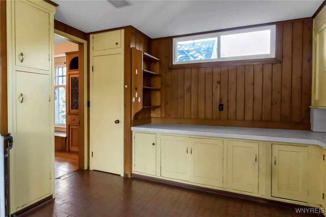 33 Summit Avenue, Buffalo, New York 14214, Buffalo, New York 14214, 4 Bedrooms Bedrooms, 11 Rooms Rooms,2 BathroomsBathrooms,Residential,Closed,33 Summit Avenue, Buffalo, New York 14214,0,B1637026