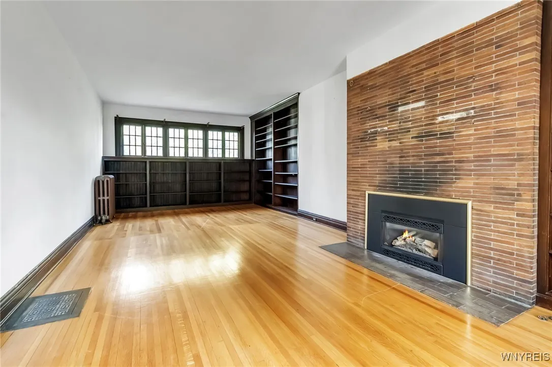 33 Summit Avenue, Buffalo, New York 14214, Buffalo, New York 14214, 4 Bedrooms Bedrooms, 11 Rooms Rooms,2 BathroomsBathrooms,Residential,Closed,33 Summit Avenue, Buffalo, New York 14214,0,B1637026