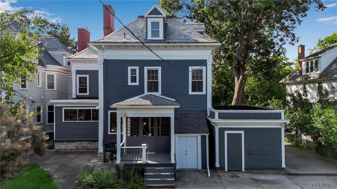 33 Summit Avenue, Buffalo, New York 14214, Buffalo, New York 14214, 4 Bedrooms Bedrooms, 11 Rooms Rooms,2 BathroomsBathrooms,Residential,Closed,33 Summit Avenue, Buffalo, New York 14214,0,B1637026