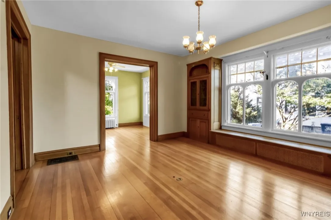 33 Summit Avenue, Buffalo, New York 14214, Buffalo, New York 14214, 4 Bedrooms Bedrooms, 11 Rooms Rooms,2 BathroomsBathrooms,Residential,Closed,33 Summit Avenue, Buffalo, New York 14214,0,B1637026