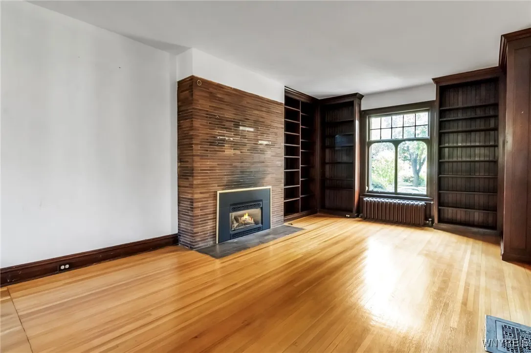 33 Summit Avenue, Buffalo, New York 14214, Buffalo, New York 14214, 4 Bedrooms Bedrooms, 11 Rooms Rooms,2 BathroomsBathrooms,Residential,Closed,33 Summit Avenue, Buffalo, New York 14214,0,B1637026