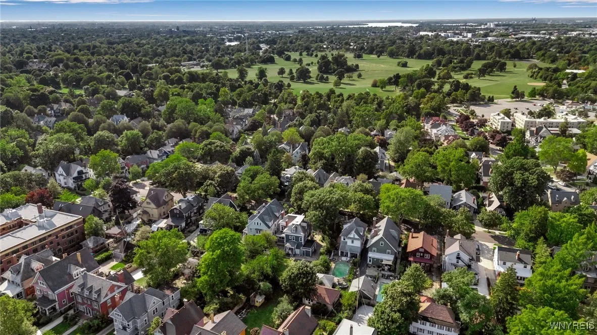 33 Summit Avenue, Buffalo, New York 14214, Buffalo, New York 14214, 4 Bedrooms Bedrooms, 11 Rooms Rooms,2 BathroomsBathrooms,Residential,Closed,33 Summit Avenue, Buffalo, New York 14214,0,B1637026