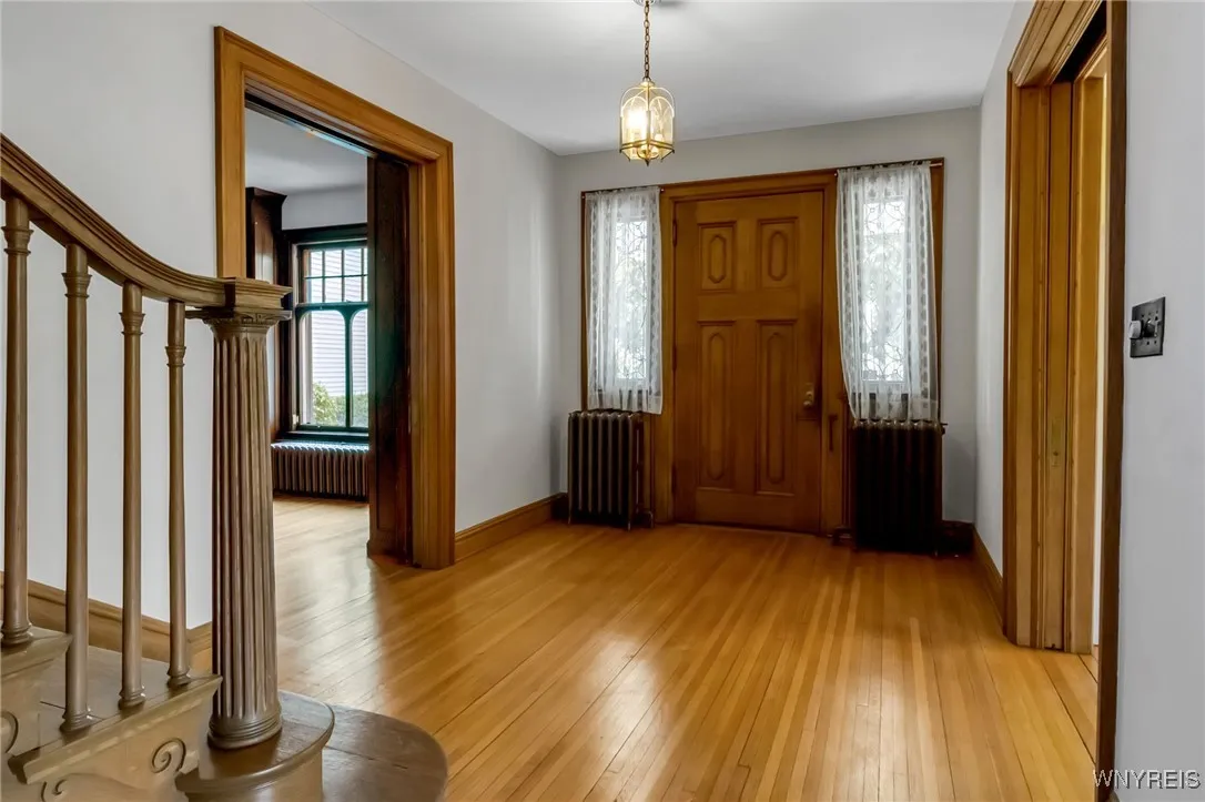 33 Summit Avenue, Buffalo, New York 14214, Buffalo, New York 14214, 4 Bedrooms Bedrooms, 11 Rooms Rooms,2 BathroomsBathrooms,Residential,Closed,33 Summit Avenue, Buffalo, New York 14214,0,B1637026