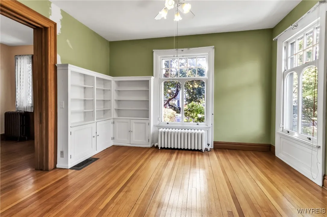 33 Summit Avenue, Buffalo, New York 14214, Buffalo, New York 14214, 4 Bedrooms Bedrooms, 11 Rooms Rooms,2 BathroomsBathrooms,Residential,Closed,33 Summit Avenue, Buffalo, New York 14214,0,B1637026