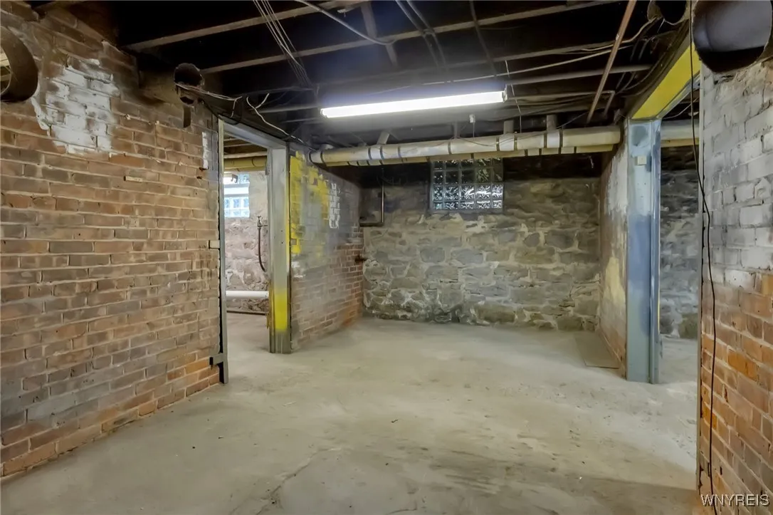 33 Summit Avenue, Buffalo, New York 14214, Buffalo, New York 14214, 4 Bedrooms Bedrooms, 11 Rooms Rooms,2 BathroomsBathrooms,Residential,Closed,33 Summit Avenue, Buffalo, New York 14214,0,B1637026