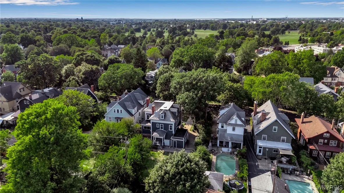 33 Summit Avenue, Buffalo, New York 14214, Buffalo, New York 14214, 4 Bedrooms Bedrooms, 11 Rooms Rooms,2 BathroomsBathrooms,Residential,Closed,33 Summit Avenue, Buffalo, New York 14214,0,B1637026