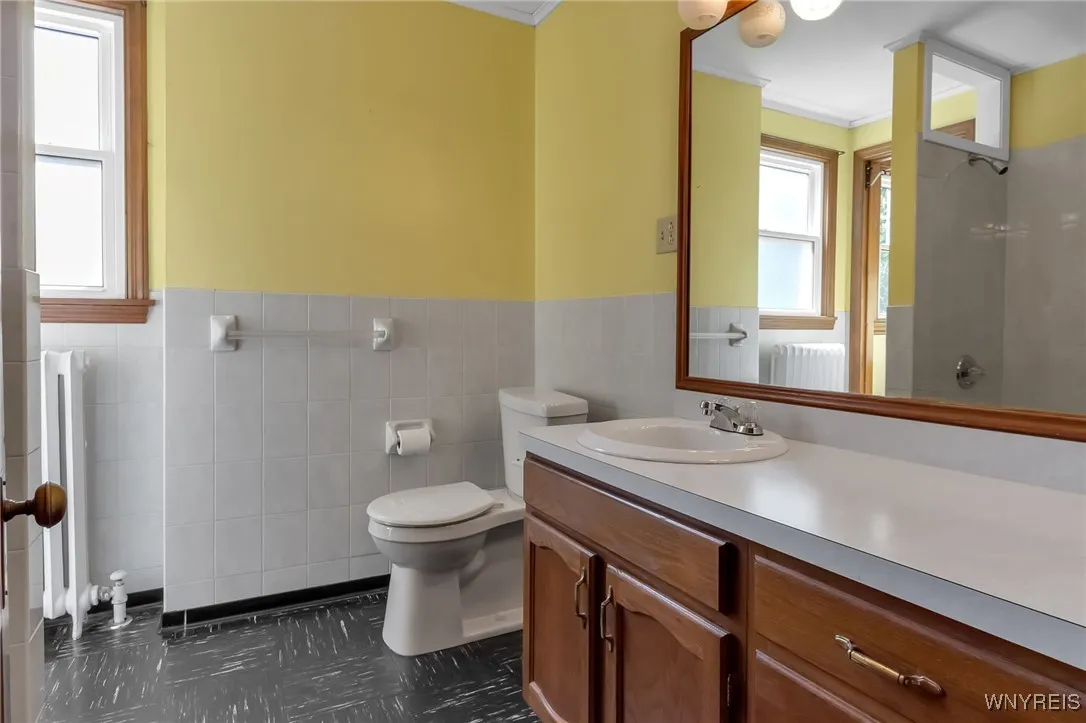 33 Summit Avenue, Buffalo, New York 14214, Buffalo, New York 14214, 4 Bedrooms Bedrooms, 11 Rooms Rooms,2 BathroomsBathrooms,Residential,Closed,33 Summit Avenue, Buffalo, New York 14214,0,B1637026