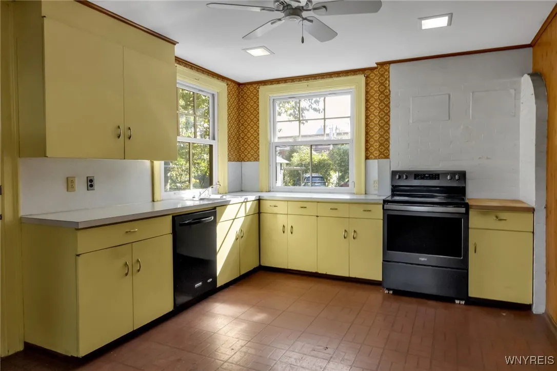 33 Summit Avenue, Buffalo, New York 14214, Buffalo, New York 14214, 4 Bedrooms Bedrooms, 11 Rooms Rooms,2 BathroomsBathrooms,Residential,Closed,33 Summit Avenue, Buffalo, New York 14214,0,B1637026