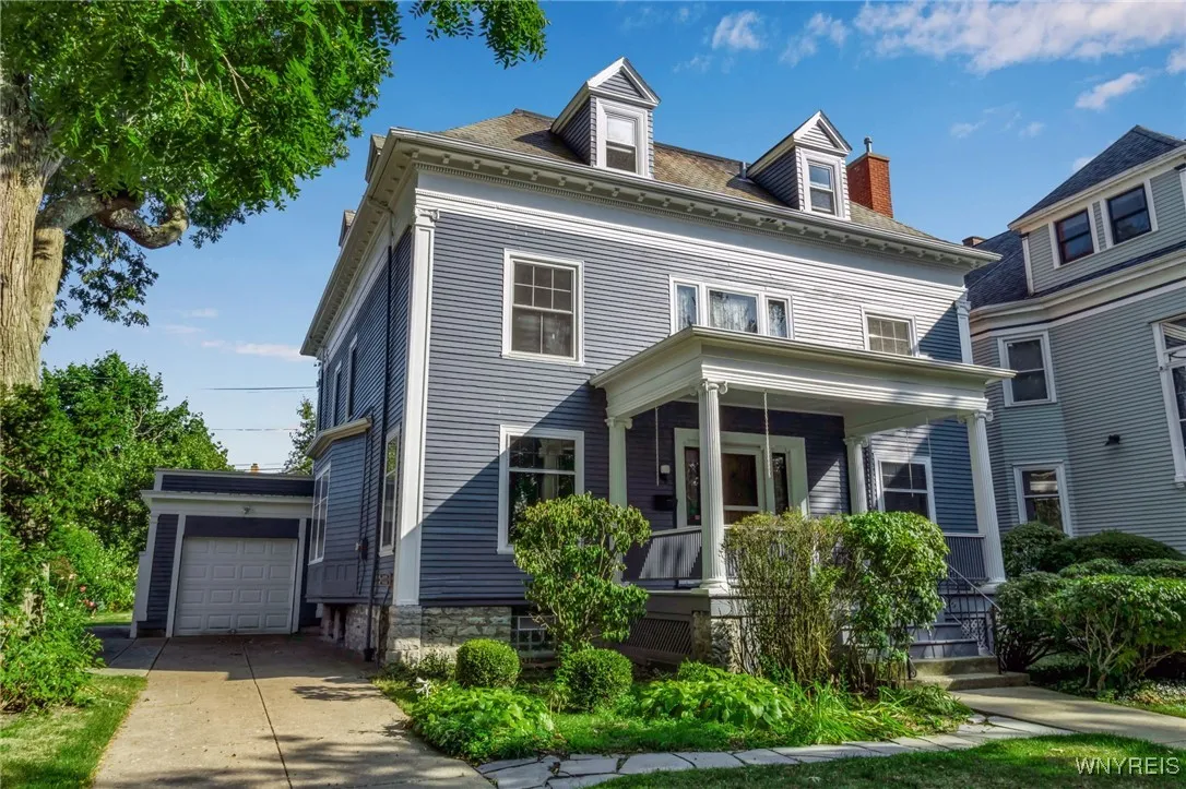 33 Summit Avenue, Buffalo, New York 14214, Buffalo, New York 14214, 4 Bedrooms Bedrooms, 11 Rooms Rooms,2 BathroomsBathrooms,Residential,Closed,33 Summit Avenue, Buffalo, New York 14214,0,B1637026