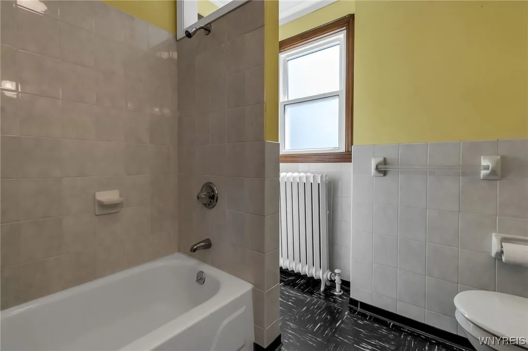 33 Summit Avenue, Buffalo, New York 14214, Buffalo, New York 14214, 4 Bedrooms Bedrooms, 11 Rooms Rooms,2 BathroomsBathrooms,Residential,Closed,33 Summit Avenue, Buffalo, New York 14214,0,B1637026