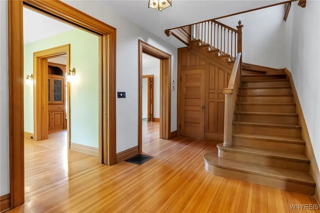 33 Summit Avenue, Buffalo, New York 14214, Buffalo, New York 14214, 4 Bedrooms Bedrooms, 11 Rooms Rooms,2 BathroomsBathrooms,Residential,Closed,33 Summit Avenue, Buffalo, New York 14214,0,B1637026