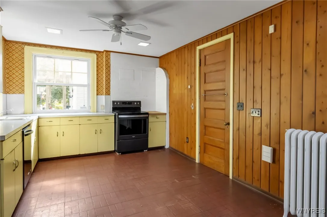 33 Summit Avenue, Buffalo, New York 14214, Buffalo, New York 14214, 4 Bedrooms Bedrooms, 11 Rooms Rooms,2 BathroomsBathrooms,Residential,Closed,33 Summit Avenue, Buffalo, New York 14214,0,B1637026