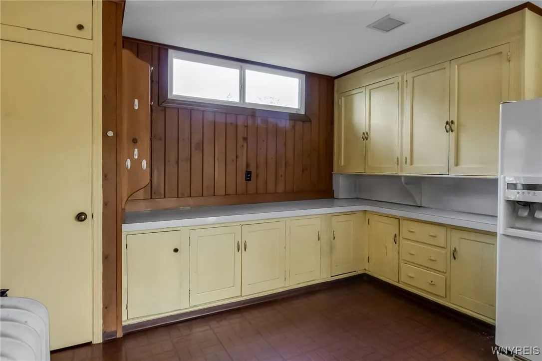 33 Summit Avenue, Buffalo, New York 14214, Buffalo, New York 14214, 4 Bedrooms Bedrooms, 11 Rooms Rooms,2 BathroomsBathrooms,Residential,Closed,33 Summit Avenue, Buffalo, New York 14214,0,B1637026