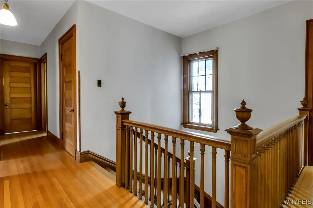 33 Summit Avenue, Buffalo, New York 14214, Buffalo, New York 14214, 4 Bedrooms Bedrooms, 11 Rooms Rooms,2 BathroomsBathrooms,Residential,Closed,33 Summit Avenue, Buffalo, New York 14214,0,B1637026