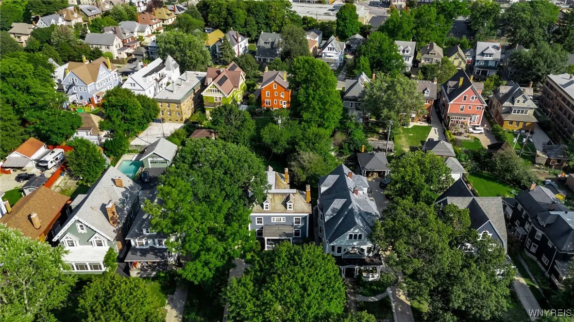 33 Summit Avenue, Buffalo, New York 14214, Buffalo, New York 14214, 4 Bedrooms Bedrooms, 11 Rooms Rooms,2 BathroomsBathrooms,Residential,Closed,33 Summit Avenue, Buffalo, New York 14214,0,B1637026