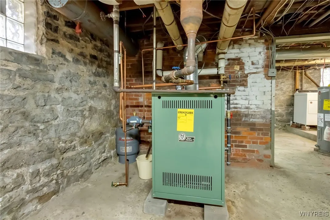 33 Summit Avenue, Buffalo, New York 14214, Buffalo, New York 14214, 4 Bedrooms Bedrooms, 11 Rooms Rooms,2 BathroomsBathrooms,Residential,Closed,33 Summit Avenue, Buffalo, New York 14214,0,B1637026