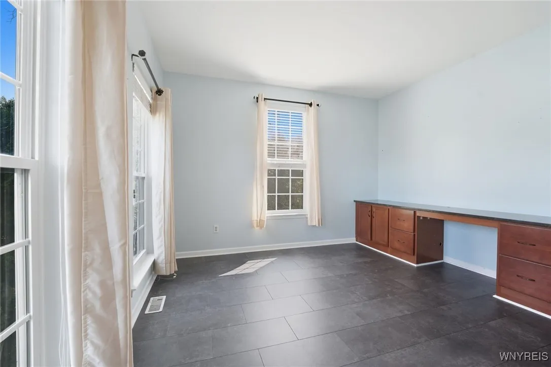 287 Waterford Park, Grand Island, New York 14072, Grand Island, New York 14072, 4 Bedrooms Bedrooms, 8 Rooms Rooms,2 BathroomsBathrooms,Residential,Closed,287 Waterford Park, Grand Island, New York 14072,0,B1633598