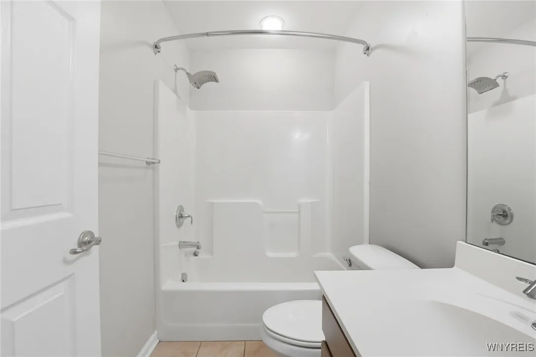 287 Waterford Park, Grand Island, New York 14072, Grand Island, New York 14072, 4 Bedrooms Bedrooms, 8 Rooms Rooms,2 BathroomsBathrooms,Residential,Closed,287 Waterford Park, Grand Island, New York 14072,0,B1633598