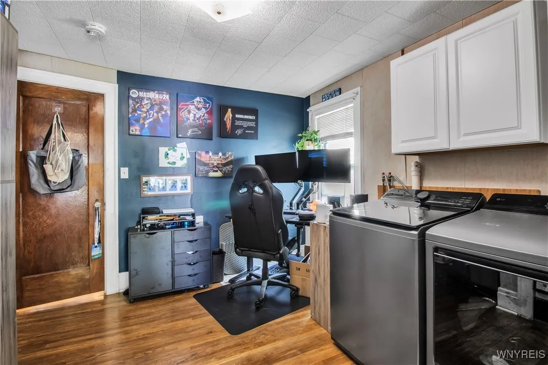 Lower laundry/office