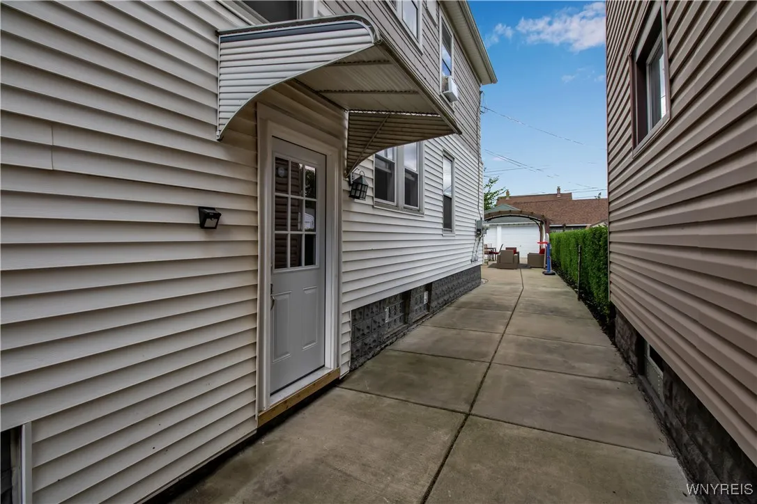 175 West Girard Boulevard, Tonawanda, New York 142, Tonawanda, New York 14217, 4 Bedrooms Bedrooms, ,2 BathroomsBathrooms,Residential,For Sale,175 West Girard Boulevard, Tonawanda, New York 142,0,B1636605