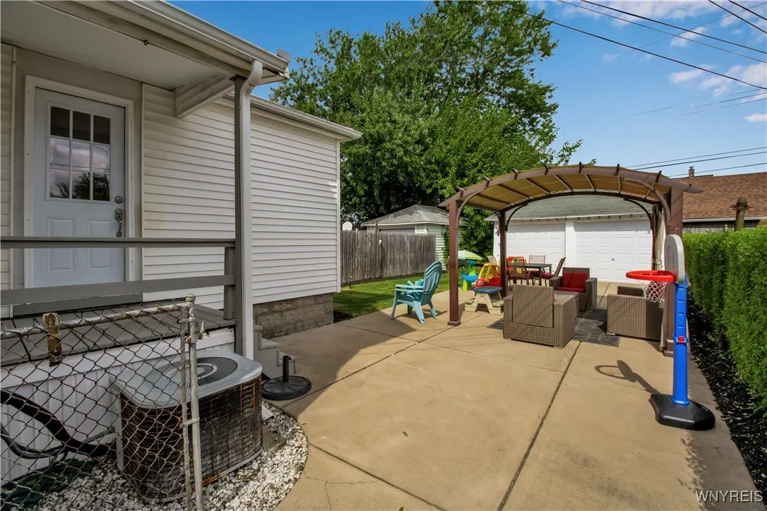 175 West Girard Boulevard, Tonawanda, New York 142, Tonawanda, New York 14217, 4 Bedrooms Bedrooms, ,2 BathroomsBathrooms,Residential,For Sale,175 West Girard Boulevard, Tonawanda, New York 142,0,B1636605