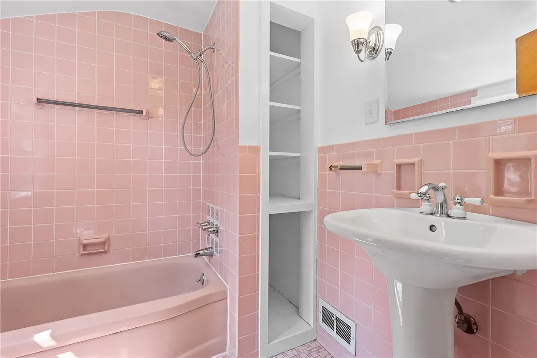 67 Fairmeadow Drive, Brighton, New York 14618, Brighton, New York 14618, 3 Bedrooms Bedrooms, 6 Rooms Rooms,2 BathroomsBathrooms,Residential,Closed,67 Fairmeadow Drive, Brighton, New York 14618,0,R1636828