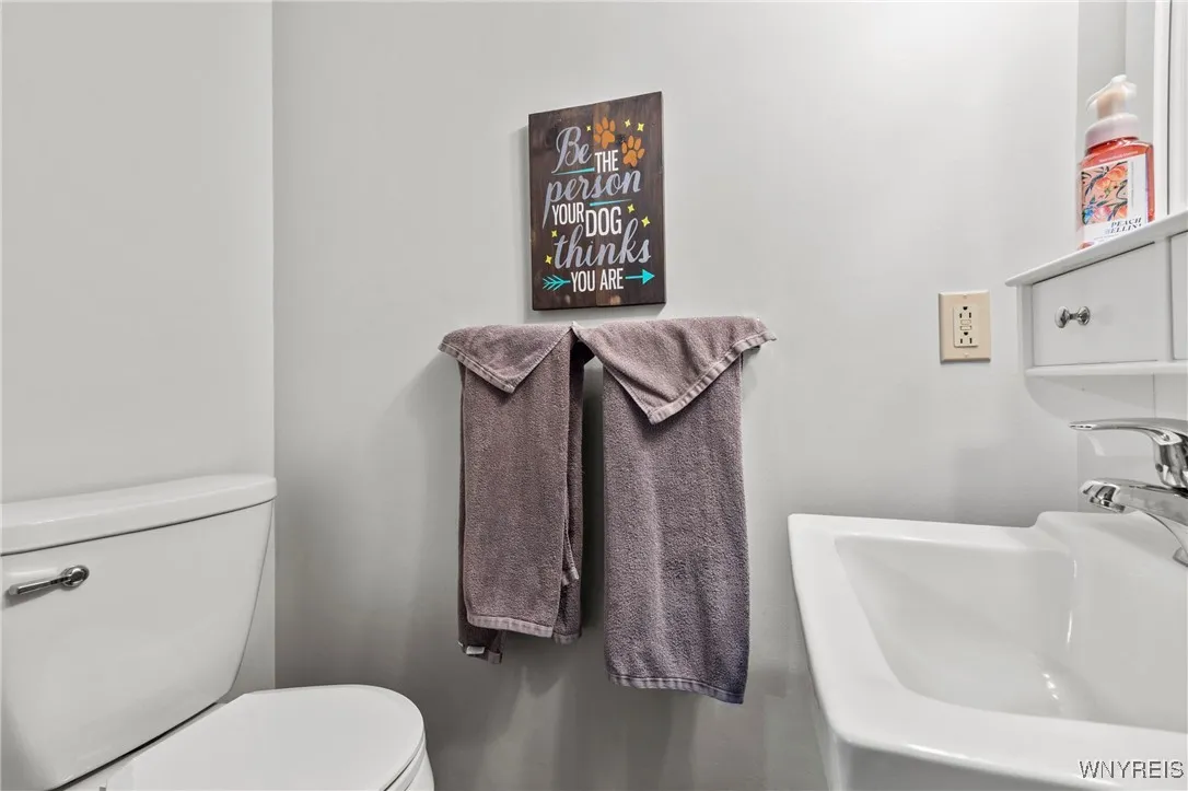 180 Crownview, Hamburg, New York 14075, Hamburg, New York 14075, 4 Bedrooms Bedrooms, 8 Rooms Rooms,2 BathroomsBathrooms,Residential,For Sale,180 Crownview, Hamburg, New York 14075,0,B1637240