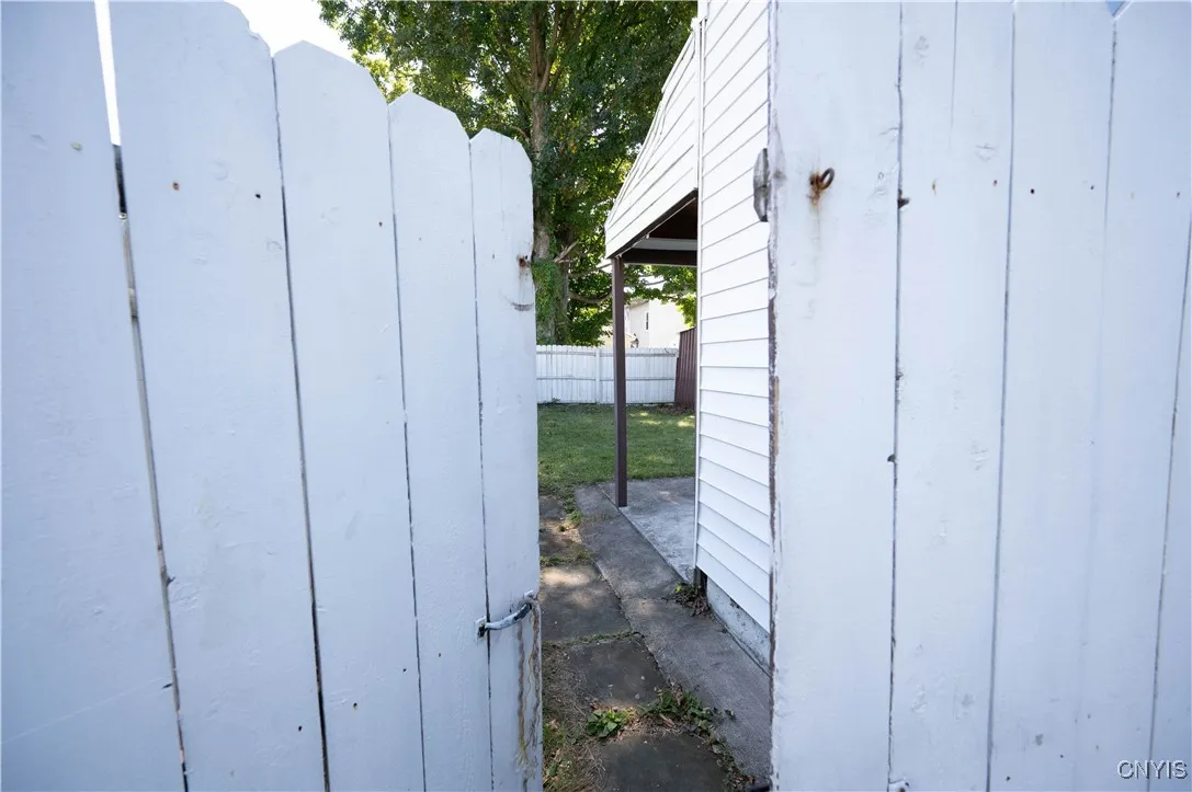 5 Park Street, New Hartford, New York 13413, New Hartford, New York 13413, 3 Bedrooms Bedrooms, 7 Rooms Rooms,2 BathroomsBathrooms,Residential,Closed,5 Park Street, New Hartford, New York 13413,0,S1637274