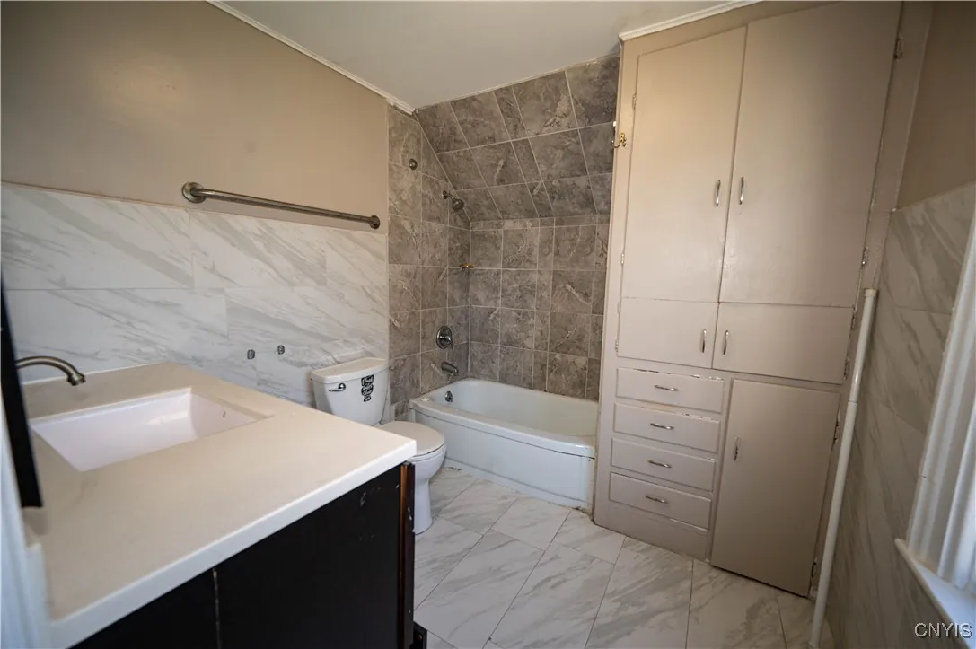 5 Park Street, New Hartford, New York 13413, New Hartford, New York 13413, 3 Bedrooms Bedrooms, 7 Rooms Rooms,2 BathroomsBathrooms,Residential,Closed,5 Park Street, New Hartford, New York 13413,0,S1637274