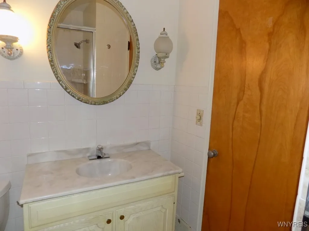 64 Oakridge Avenue, Tonawanda, New York 14217, Tonawanda, New York 14217, 3 Bedrooms Bedrooms, 6 Rooms Rooms,1 BathroomBathrooms,Residential,For Sale,64 Oakridge Avenue, Tonawanda, New York 14217,0,B1627591