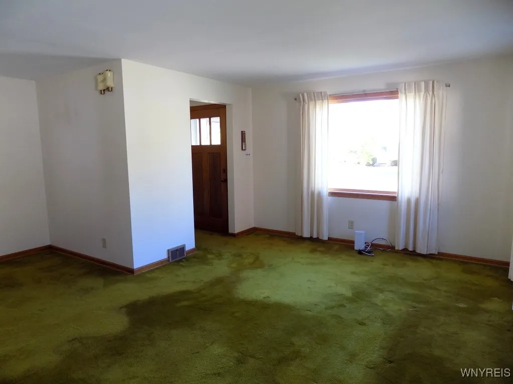 64 Oakridge Avenue, Tonawanda, New York 14217, Tonawanda, New York 14217, 3 Bedrooms Bedrooms, 6 Rooms Rooms,1 BathroomBathrooms,Residential,For Sale,64 Oakridge Avenue, Tonawanda, New York 14217,0,B1627591