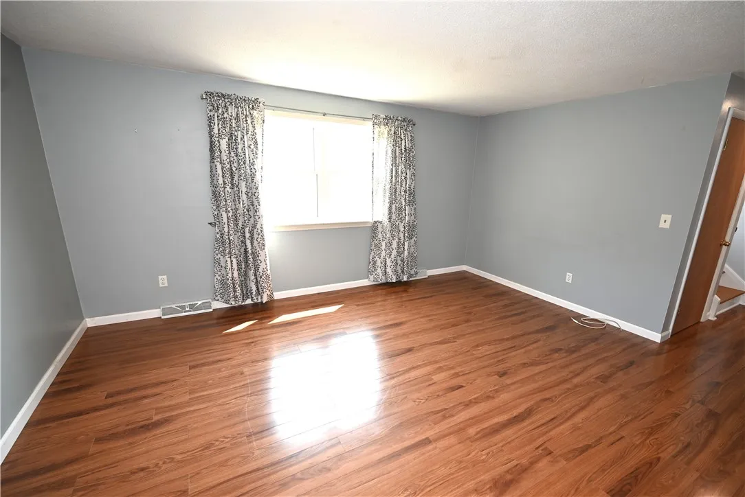 1093 Washington St Lower, Ogden, New York 14559, Ogden, New York 14559, 2 Bedrooms Bedrooms, 4 Rooms Rooms,1 BathroomBathrooms,Residential Lease,For Rent,1093 Washington St Lower, Ogden, New York 14559,0,R1637292