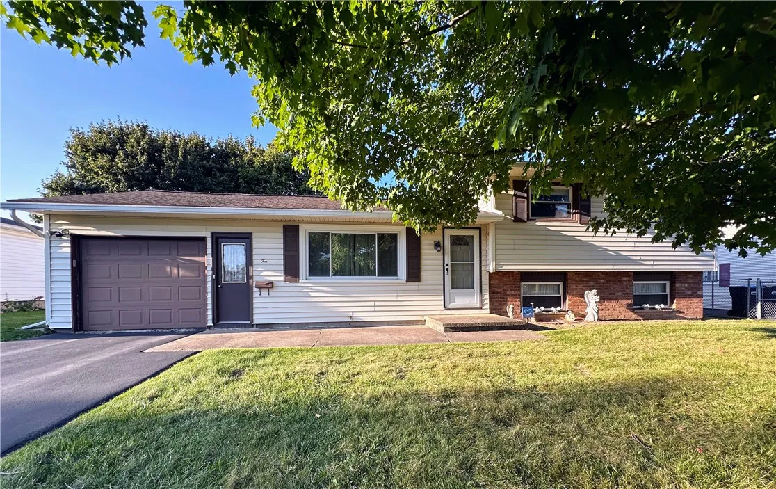 10 Nova Lane, Gates, New York 14606, Gates, New York 14606, 3 Bedrooms Bedrooms, 7 Rooms Rooms,1 BathroomBathrooms,Residential,Closed,10 Nova Lane, Gates, New York 14606,0,R1636776