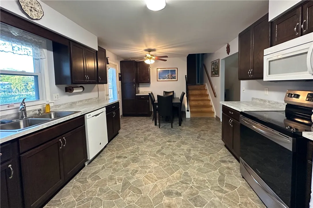 10 Nova Lane, Gates, New York 14606, Gates, New York 14606, 3 Bedrooms Bedrooms, 7 Rooms Rooms,1 BathroomBathrooms,Residential,Closed,10 Nova Lane, Gates, New York 14606,0,R1636776