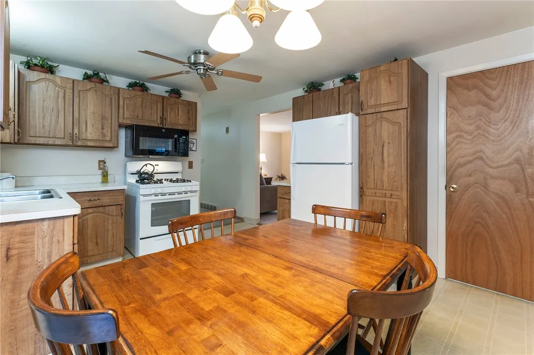 65 Masthead, Henrietta, New York 14623, Henrietta, New York 14623, 3 Bedrooms Bedrooms, 7 Rooms Rooms,1 BathroomBathrooms,Residential,Closed,65 Masthead, Henrietta, New York 14623,0,R1637278