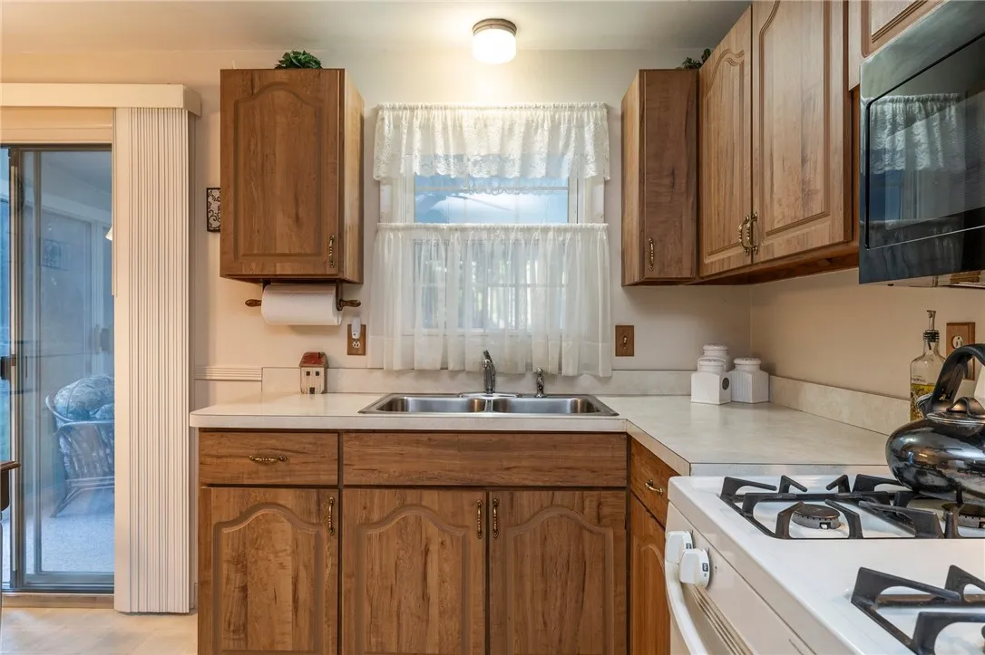 65 Masthead, Henrietta, New York 14623, Henrietta, New York 14623, 3 Bedrooms Bedrooms, 7 Rooms Rooms,1 BathroomBathrooms,Residential,Closed,65 Masthead, Henrietta, New York 14623,0,R1637278