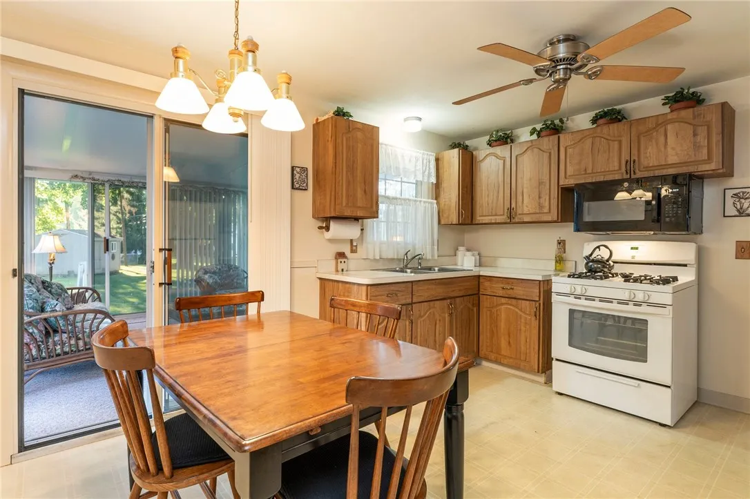 65 Masthead, Henrietta, New York 14623, Henrietta, New York 14623, 3 Bedrooms Bedrooms, 7 Rooms Rooms,1 BathroomBathrooms,Residential,Closed,65 Masthead, Henrietta, New York 14623,0,R1637278
