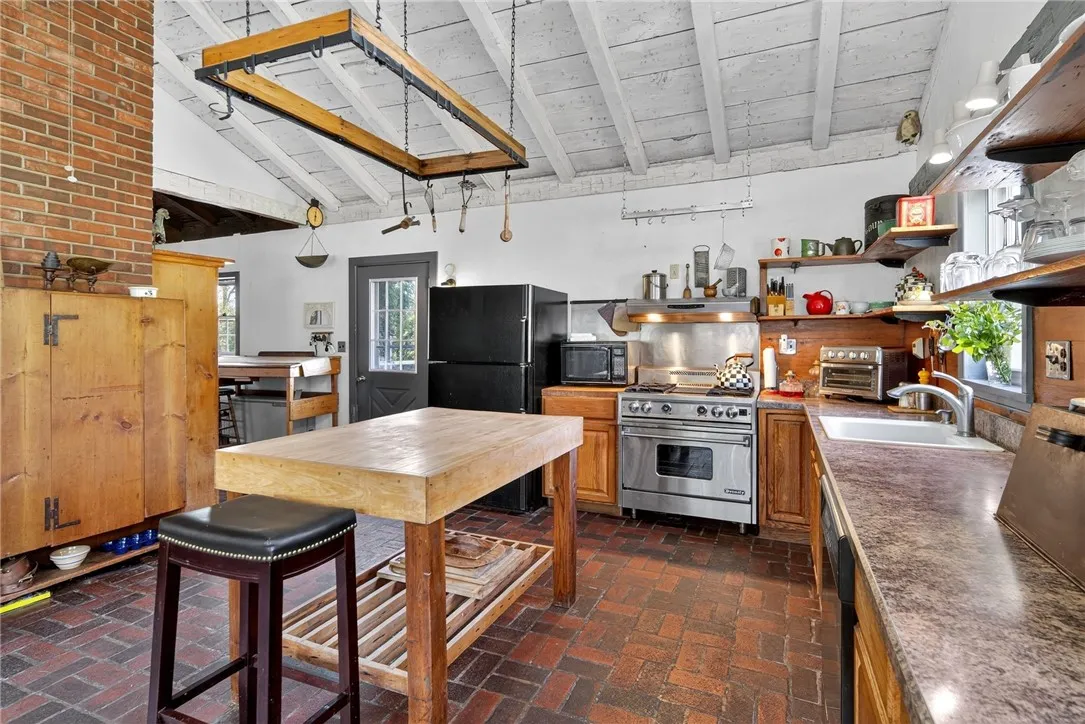 Hanging pot rack for convenience