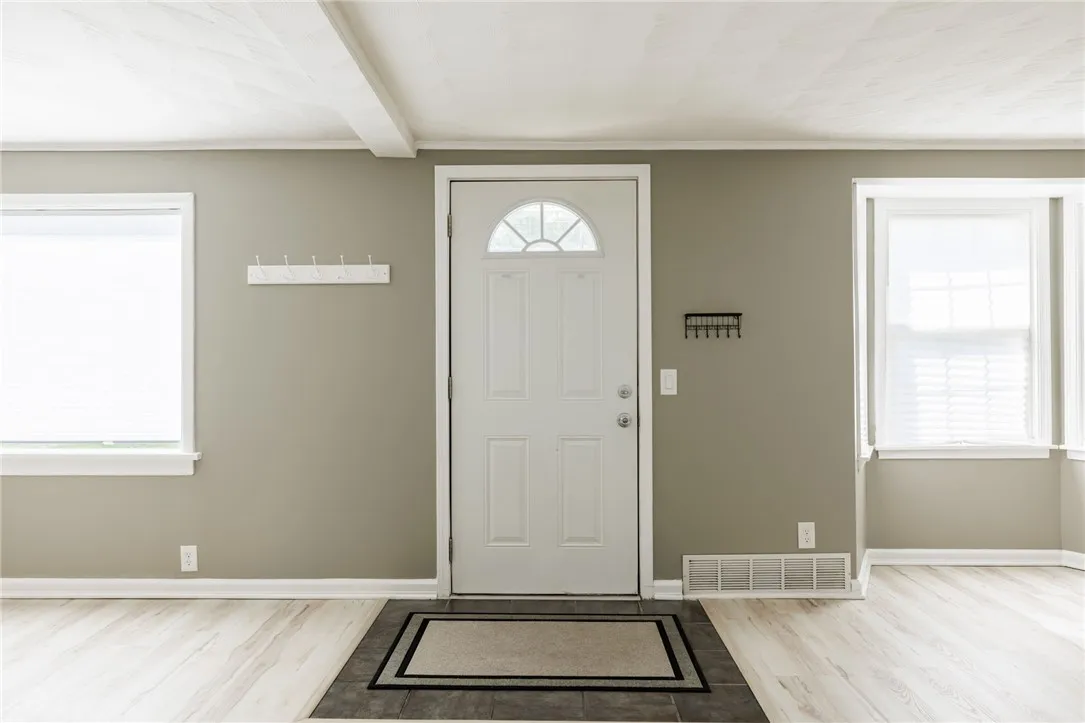 2986 Lyell Road, Gates, New York 14606, Gates, New York 14606, 2 Bedrooms Bedrooms, 6 Rooms Rooms,2 BathroomsBathrooms,Residential,Closed,2986 Lyell Road, Gates, New York 14606,0,R1636644