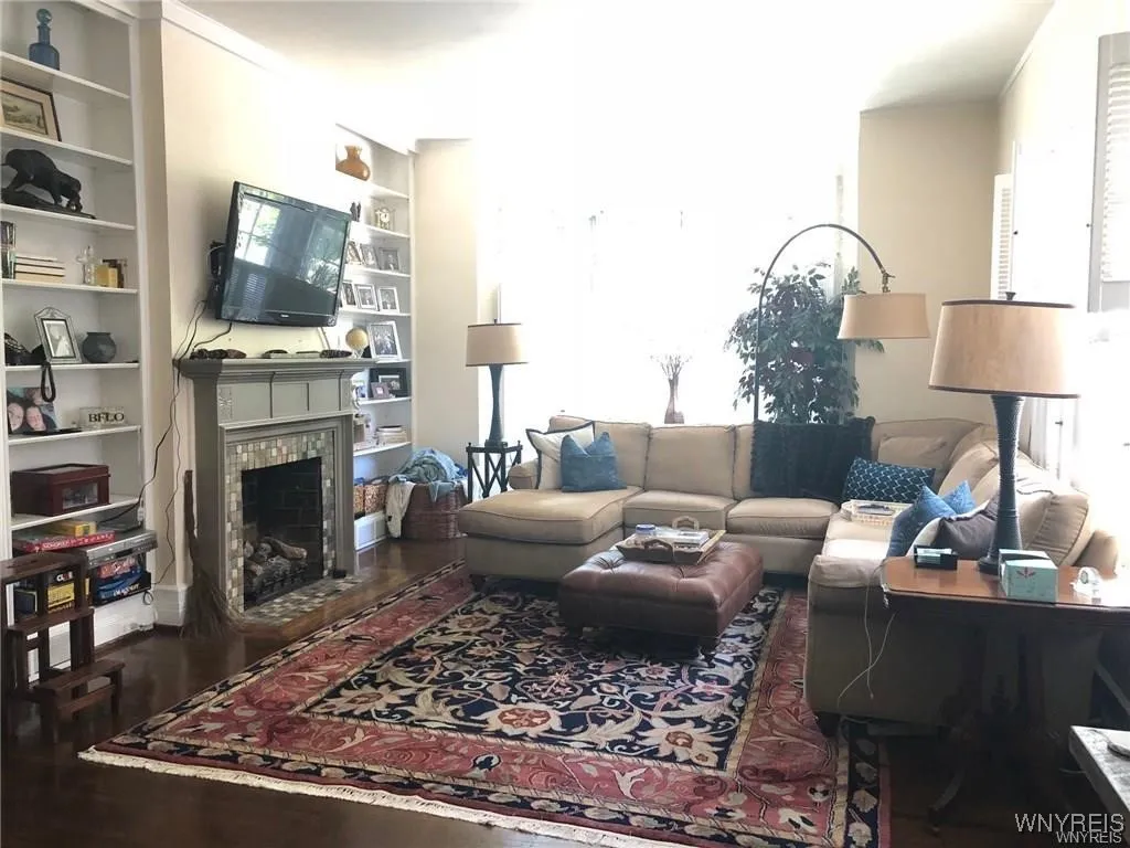 236 Bryant Street, Buffalo, New York 14222, Buffalo, New York 14222, 4 Bedrooms Bedrooms, 9 Rooms Rooms,3 BathroomsBathrooms,Residential Lease,For Rent,236 Bryant Street, Buffalo, New York 14222,0,B1636733
