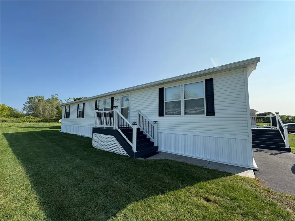 514 Hamlin Park, Manchester, New York 14548, Manchester, New York 14548, 4 Bedrooms Bedrooms, 6 Rooms Rooms,3 BathroomsBathrooms,Residential,Closed,514 Hamlin Park, Manchester, New York 14548,0,R1637325