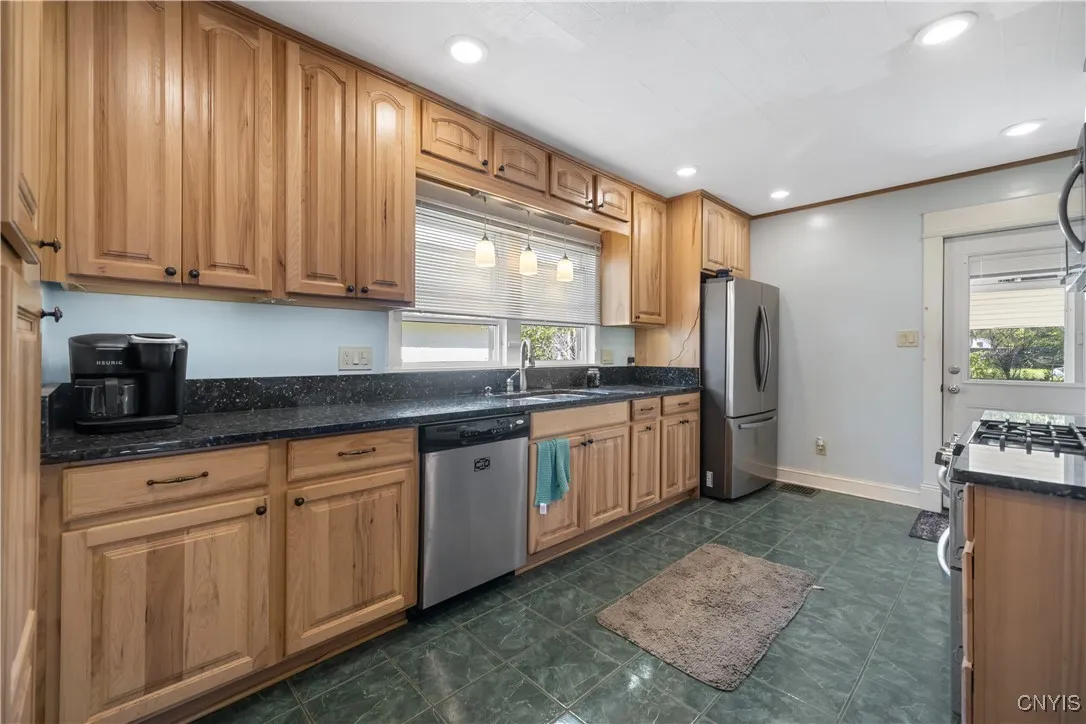 112 Northwood Drive, Salina, New York 13211, Salina, New York 13211, 4 Bedrooms Bedrooms, 7 Rooms Rooms,1 BathroomBathrooms,Residential,Closed,112 Northwood Drive, Salina, New York 13211,0,S1637346