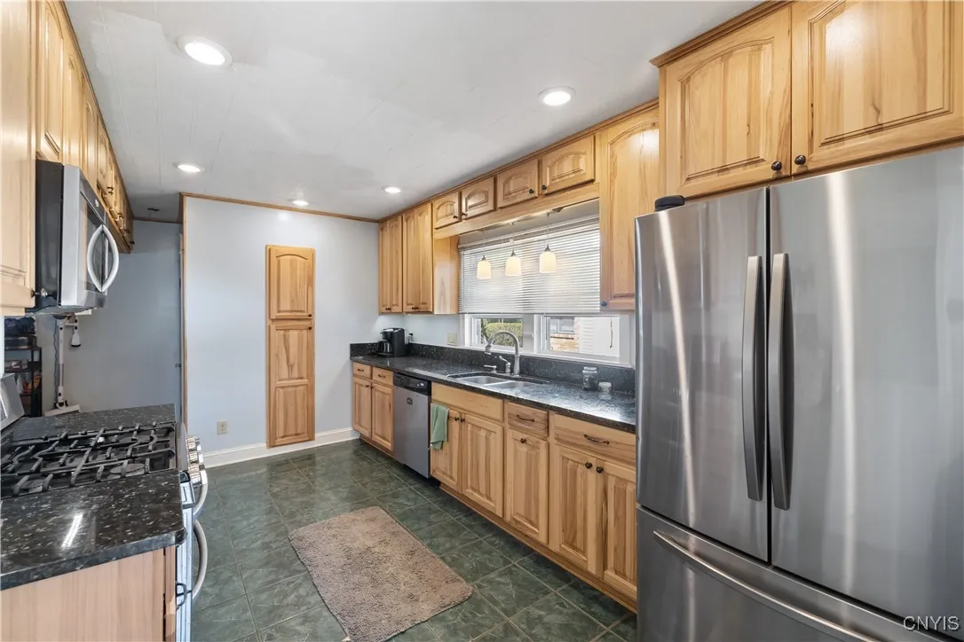 112 Northwood Drive, Salina, New York 13211, Salina, New York 13211, 4 Bedrooms Bedrooms, 7 Rooms Rooms,1 BathroomBathrooms,Residential,Closed,112 Northwood Drive, Salina, New York 13211,0,S1637346