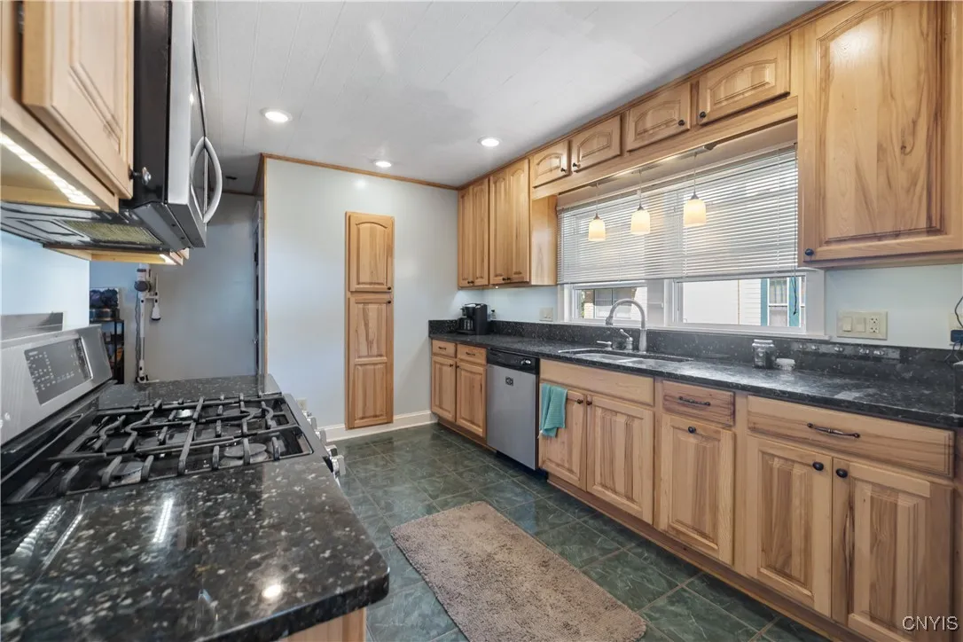 112 Northwood Drive, Salina, New York 13211, Salina, New York 13211, 4 Bedrooms Bedrooms, 7 Rooms Rooms,1 BathroomBathrooms,Residential,Closed,112 Northwood Drive, Salina, New York 13211,0,S1637346