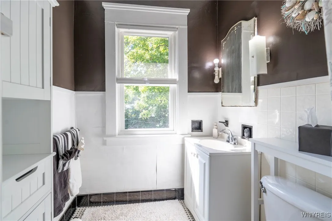 42 Lancaster Avenue, Buffalo, New York 14222, Buffalo, New York 14222, 4 Bedrooms Bedrooms, 9 Rooms Rooms,2 BathroomsBathrooms,Residential,For Sale,42 Lancaster Avenue, Buffalo, New York 14222,0,B1637365